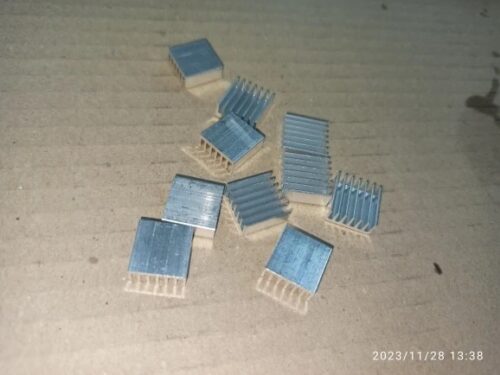 Click to view full screen Kit Dissipadores de Calor para Raspberry Pi 3 Auto Adesivante photo review