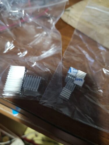 Click to view full screen Kit Dissipadores de Calor para Raspberry Pi 3 Auto Adesivante photo review