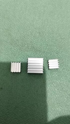 Click to view full screen Kit Dissipadores de Calor para Raspberry Pi 3 Auto Adesivante photo review